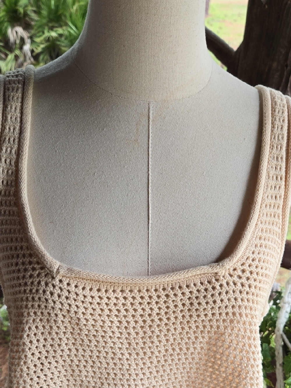 New In Cream Cropped Open Knit Sleeveless Sweater Size Large - Picture 3 of 11
